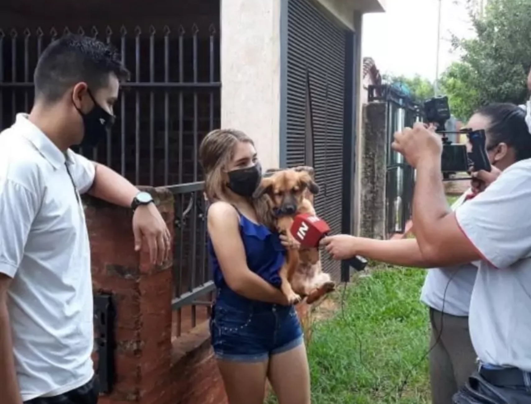 coppia e cagnolino